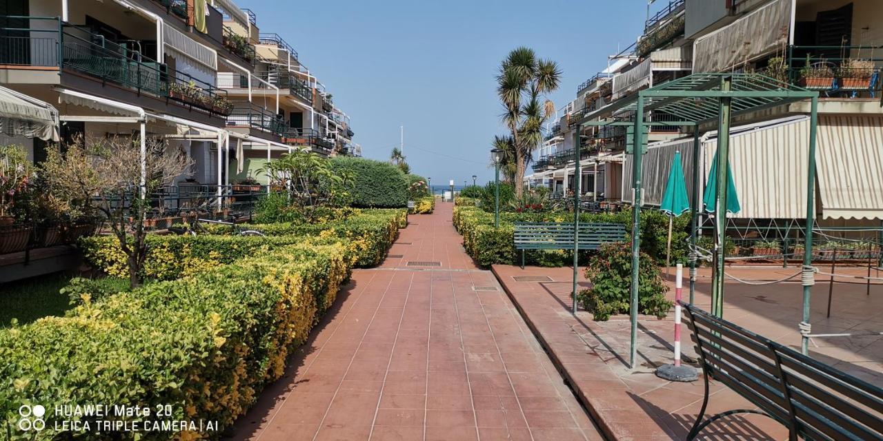 马斯卡利Sea Garden, Fronte Mare Con Piscina公寓 外观 照片